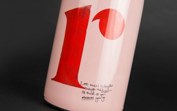 该机构创建了20个独特的葡萄酒瓶，祝客户圣诞快(图8)